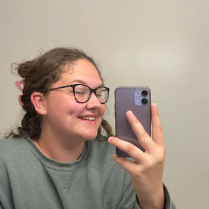 Meet your Posher, Kayla